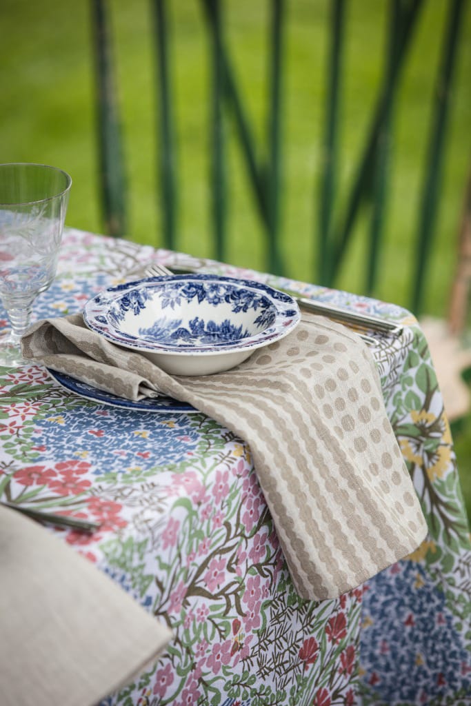 Botanic Garden tablecloth 145x250 cm, Multi-blue Almedahls