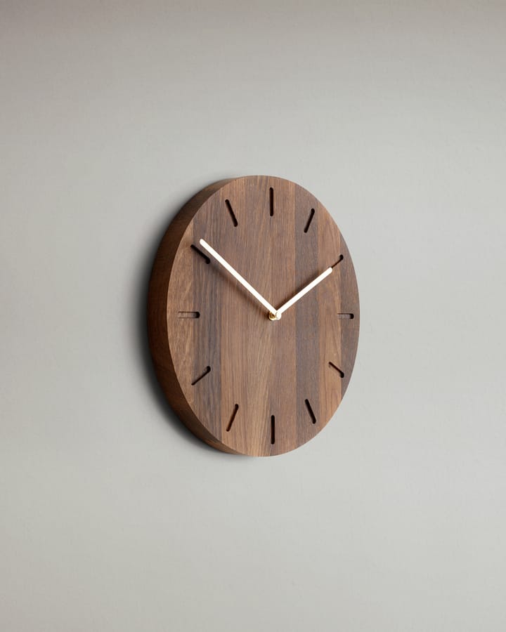 Watch:Out wall clock oak, smoked oak-brass Applicata