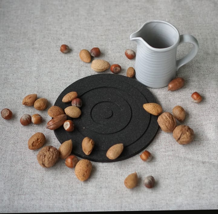 Circle round trivet Ø20 cm, Black Born In Sweden