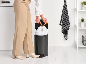 New Icon pedal bin 12 liter - Confident grey - Brabantia