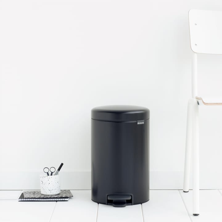 New Icon pedal bin 12 liter, matte black Brabantia