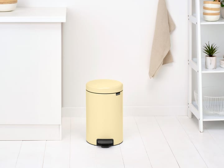 New Icon pedal bin 12 liter, Mellow yellow Brabantia