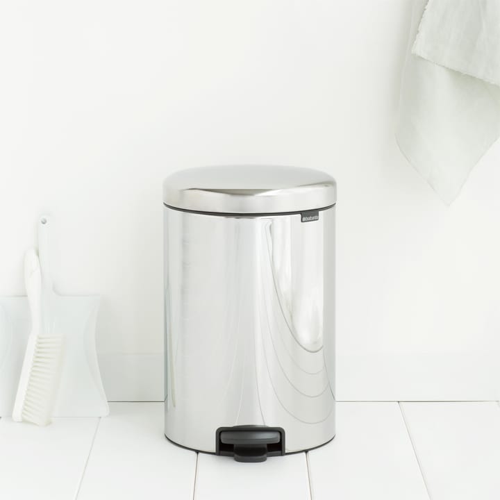 New Icon pedal bin 20 liter, brilliant steel Brabantia