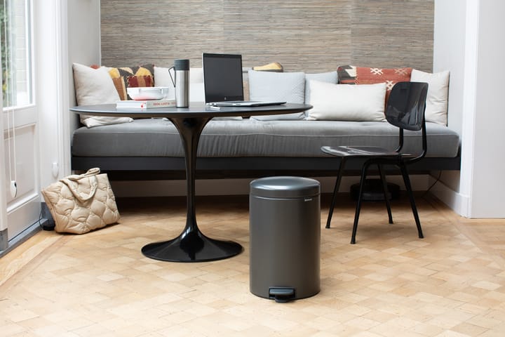 New Icon pedal bin 20 liter, Confident grey Brabantia