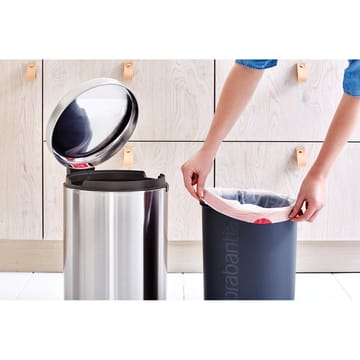 New Icon pedal bin 20 liter - Matt steel fingerprint proof - Brabantia