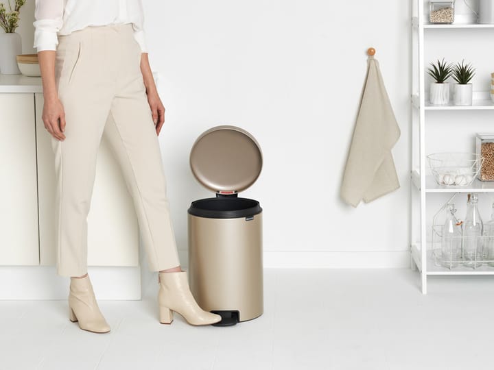 New Icon pedal bin 20 liter, Metallic Gold Brabantia