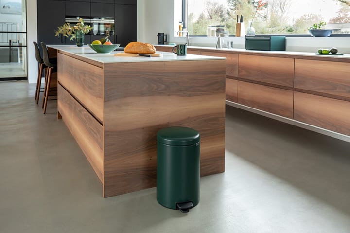 New Icon pedal bin 20 liter, Pine green Brabantia