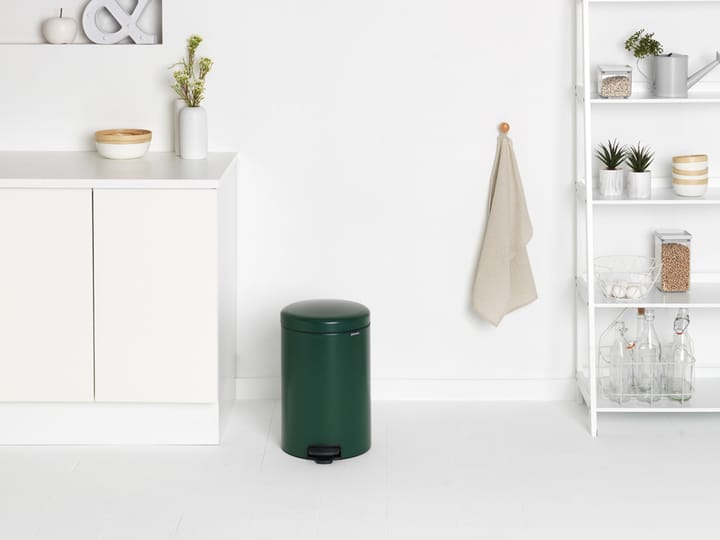 New Icon pedal bin 20 liter, Pine green Brabantia