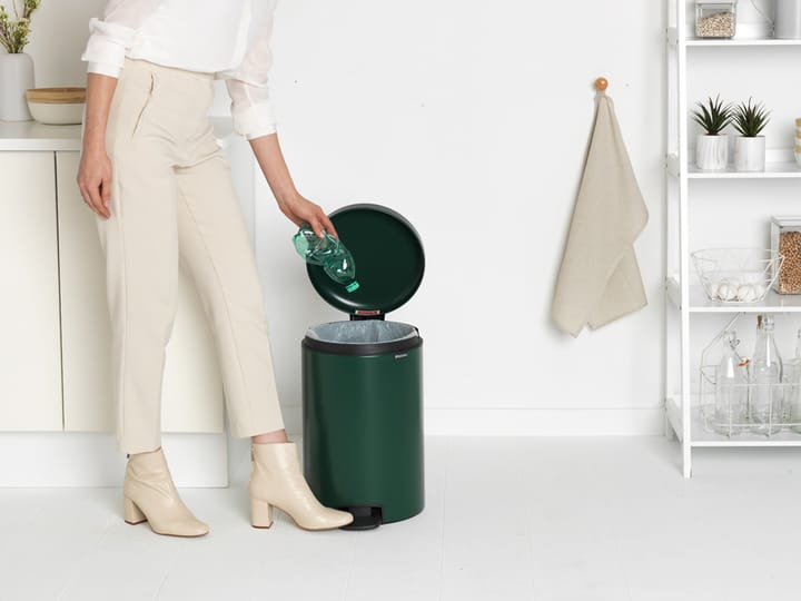 New Icon pedal bin 20 liter, Pine green Brabantia