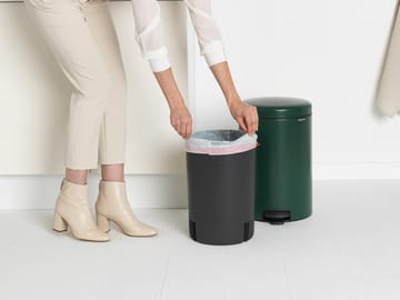 New Icon pedal bin 20 liter - Pine green - Brabantia