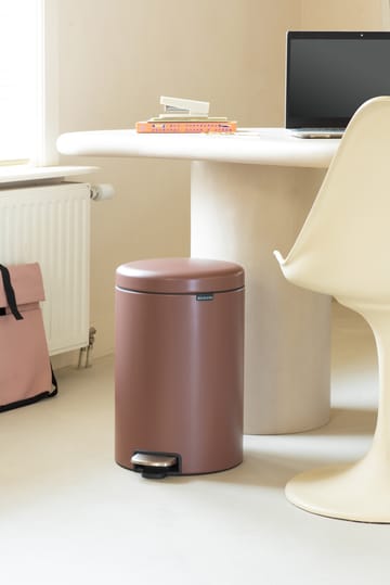 New Icon pedal bin 20 liter - Satin taupe - Brabantia