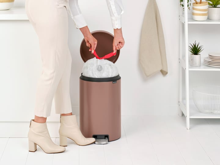 New Icon pedal bin 20 liter, Satin taupe Brabantia