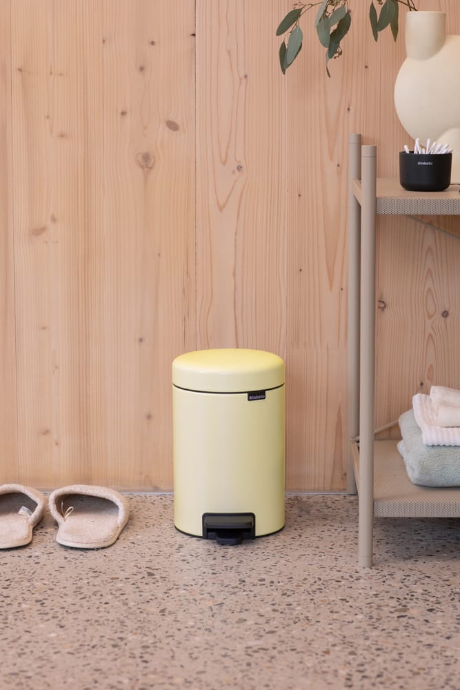 New Icon pedal bin 3 liter, Mellow yellow Brabantia