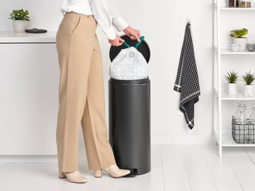 New Icon pedal bin 30 liter - Confident grey - Brabantia