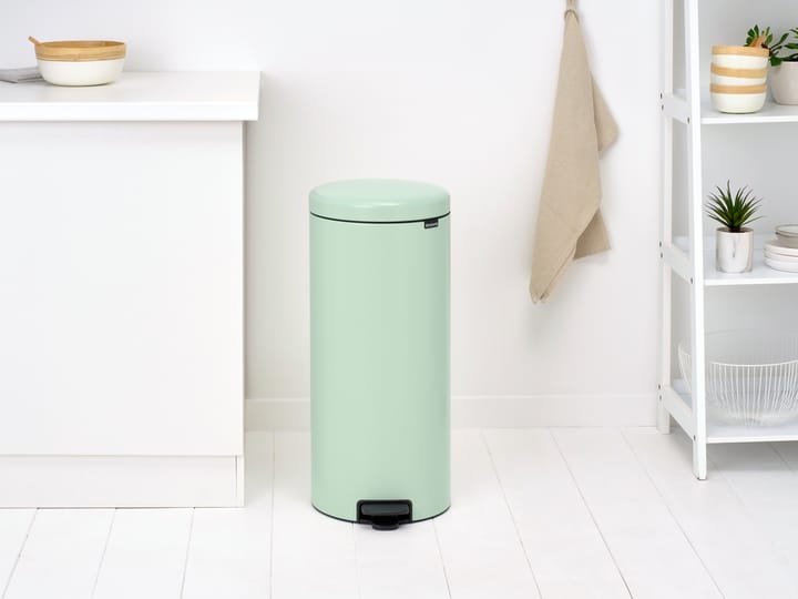 New Icon pedal bin 30 liter, Jade green Brabantia