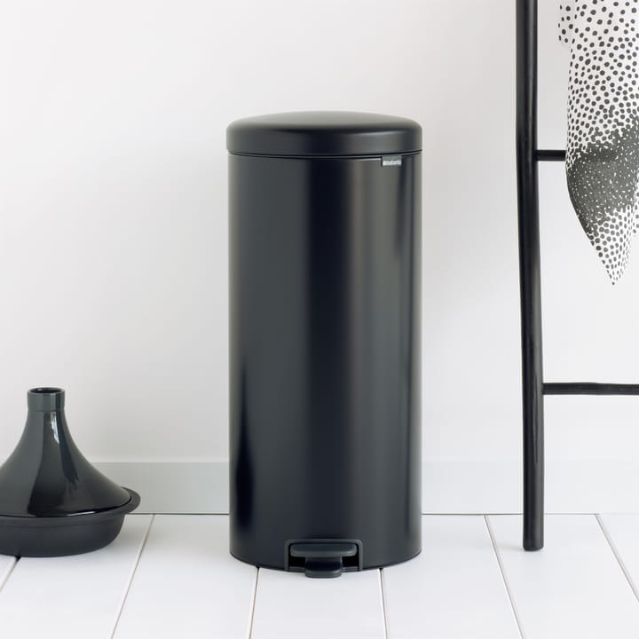 New Icon pedal bin 30 liter, matt black (black) Brabantia