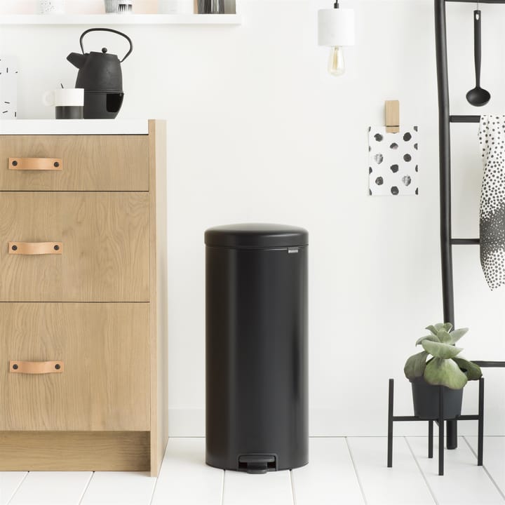 New Icon pedal bin 30 liter, matt black (black) Brabantia