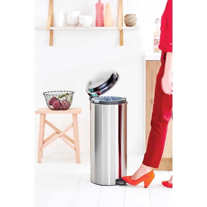 New Icon pedal bin 30 liter, Matt steel fingerprint proof Brabantia