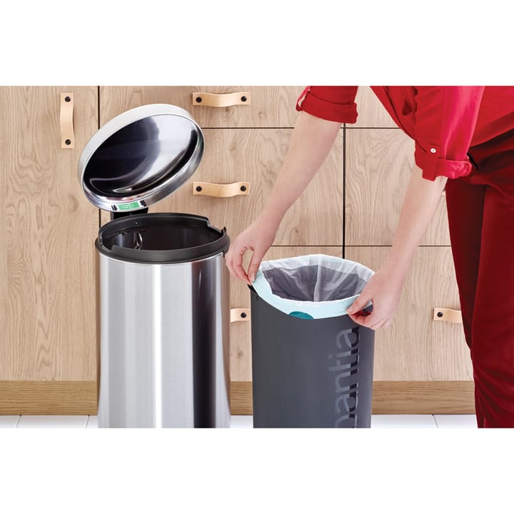 New Icon pedal bin 30 liter, Matt steel fingerprint proof Brabantia