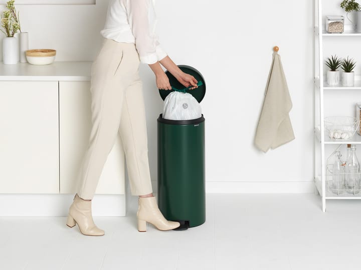 New Icon pedal bin 30 liter, Pine green Brabantia