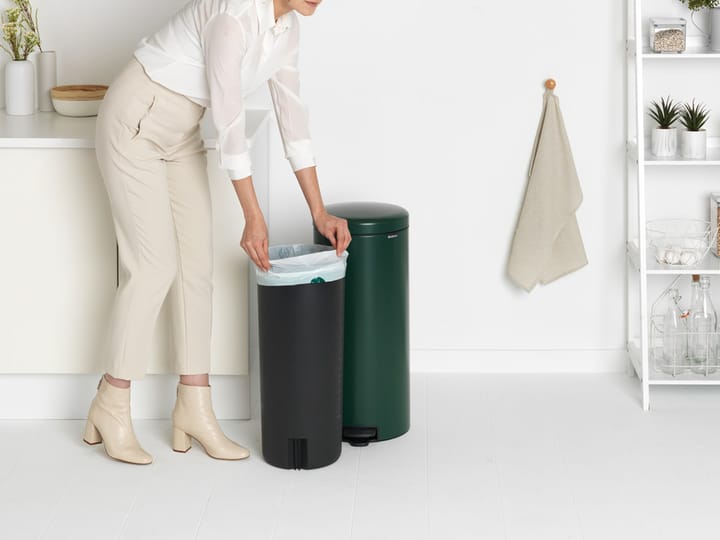 New Icon pedal bin 30 liter, Pine green Brabantia