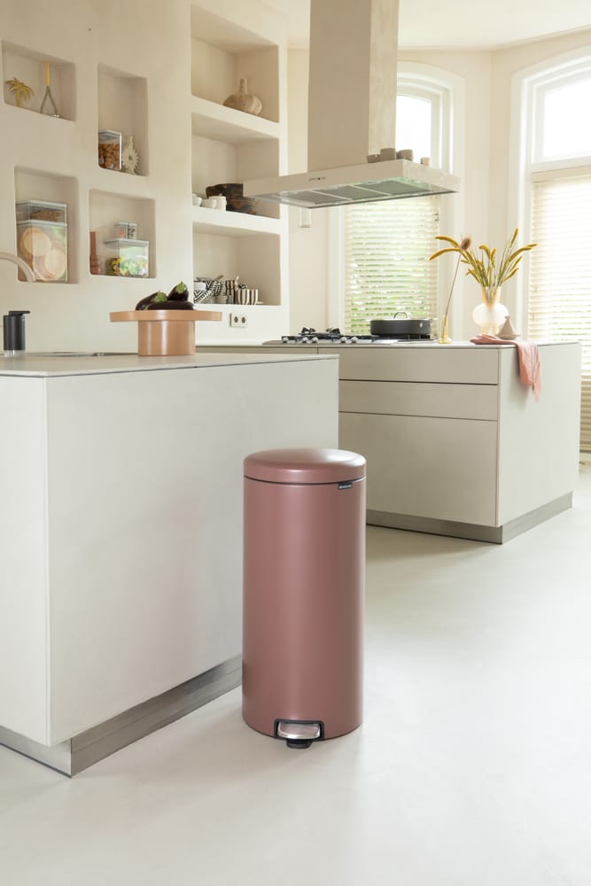 New Icon pedal bin 30 liter, Satin taupe Brabantia