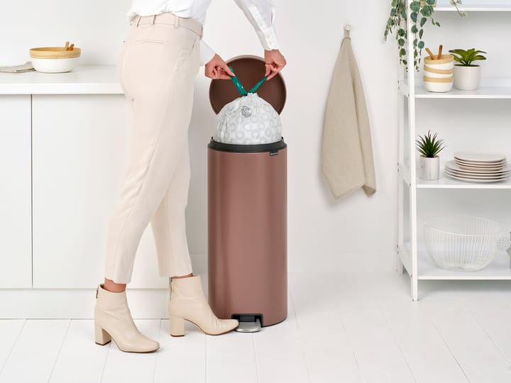 New Icon pedal bin 30 liter, Satin taupe Brabantia