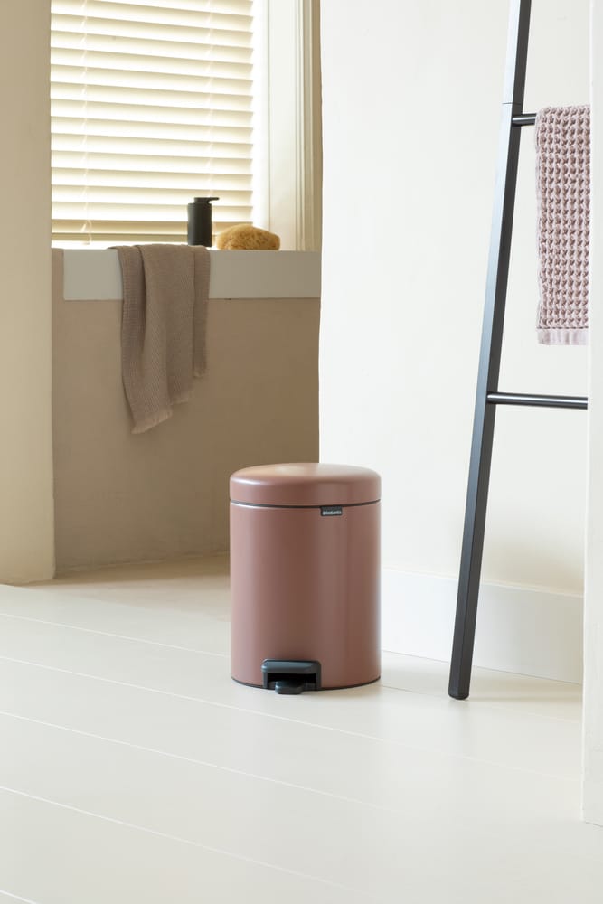 New Icon pedal bin 5 liter, Satin taupe Brabantia