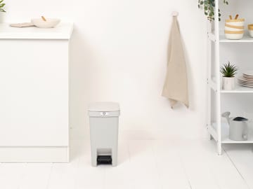 StepUp pedal bin 10 L - Light grey - Brabantia