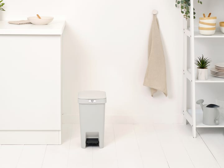 StepUp pedal bin 10 L, Light grey Brabantia