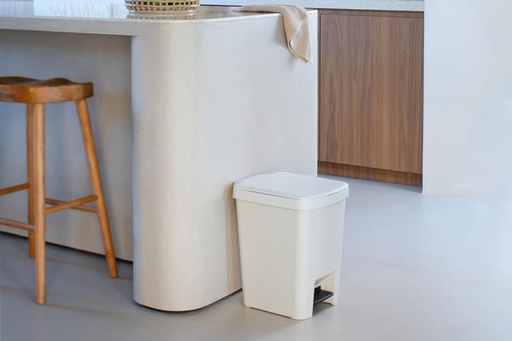 StepUp pedal bin 25 L, Light grey Brabantia