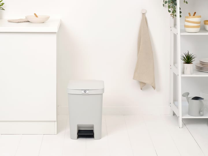 StepUp pedal bin 25 L, Light grey Brabantia