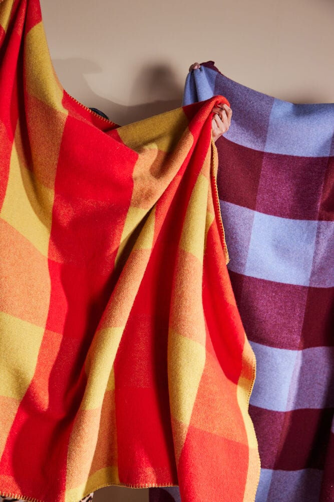 Embrace blanket 130x200 cm, Red-yellow Byon