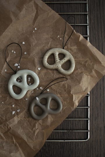 Hanging pretzel decorative ornament - Dust - DBKD