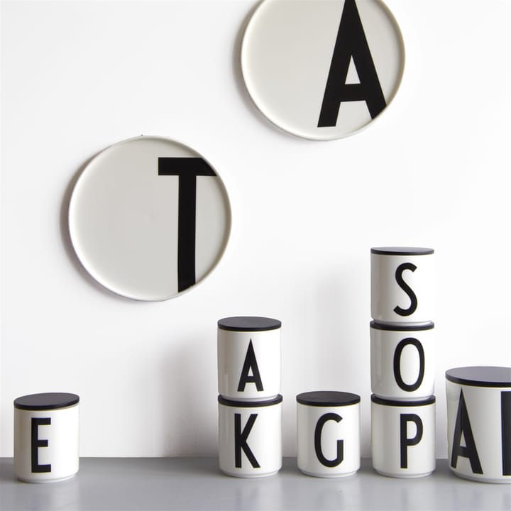 Design Letters cup, O Design Letters