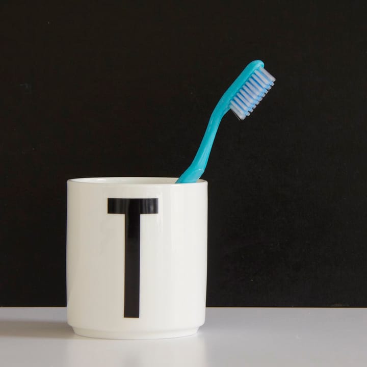 Design Letters cup, T Design Letters