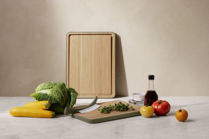 Green tool bamboo cutting board with groove, 39x28 cm Eva Solo