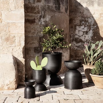 Hourglass flower pot extra small Ø21 cm - Black-dark grey - ferm LIVING