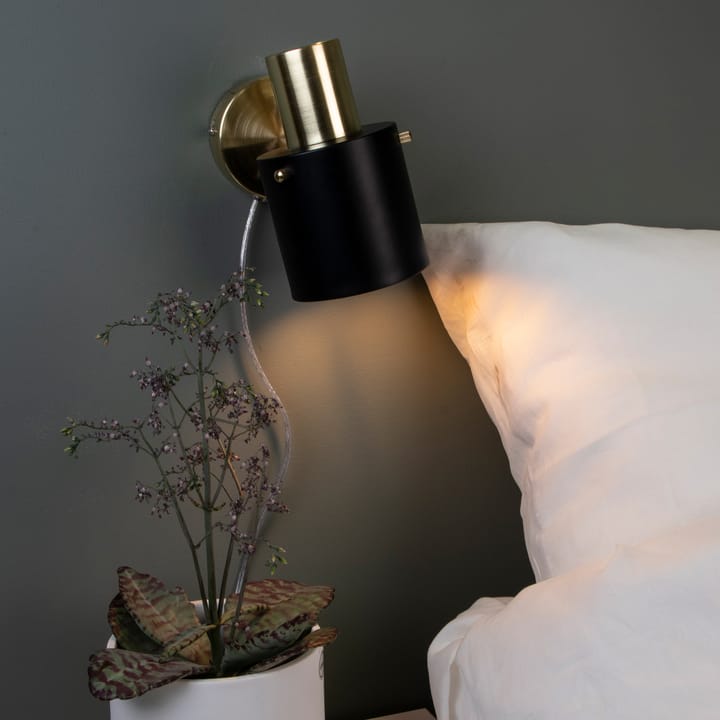 Clark 1 wall lamp brushed brass, Black Globen Lighting