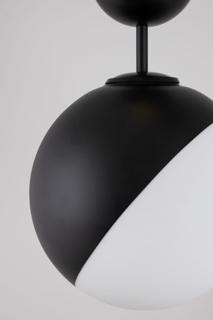 Contur ceiling lamp Ø25 cm, Black-white Globen Lighting