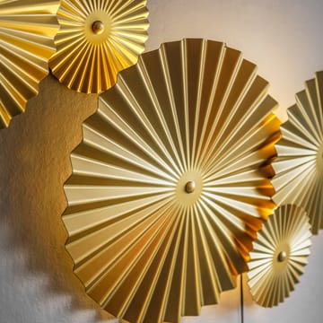 Omega wall lamp - Brushed brass - Globen Lighting