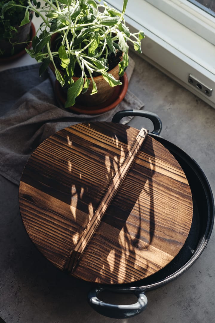 Cast iron casserole dish with wooden lid, Ø30 cm Heirol