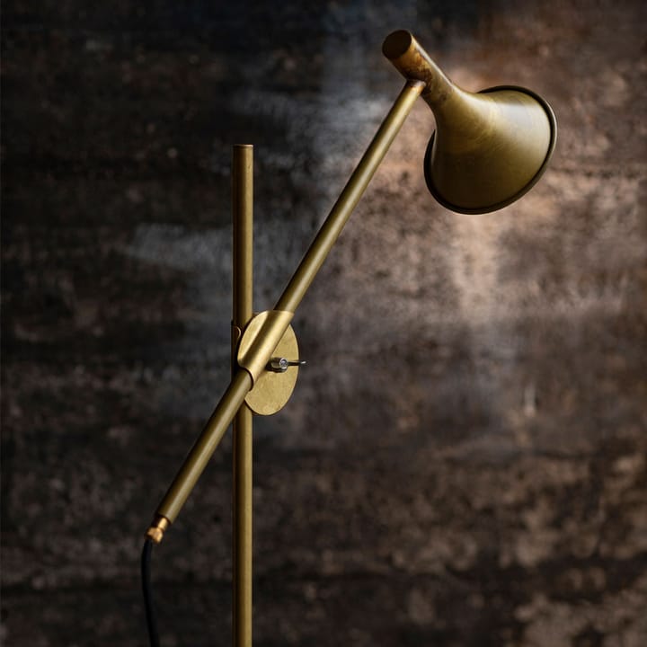 Megafon floor lamp, Raw brass, black base Konsthantverk