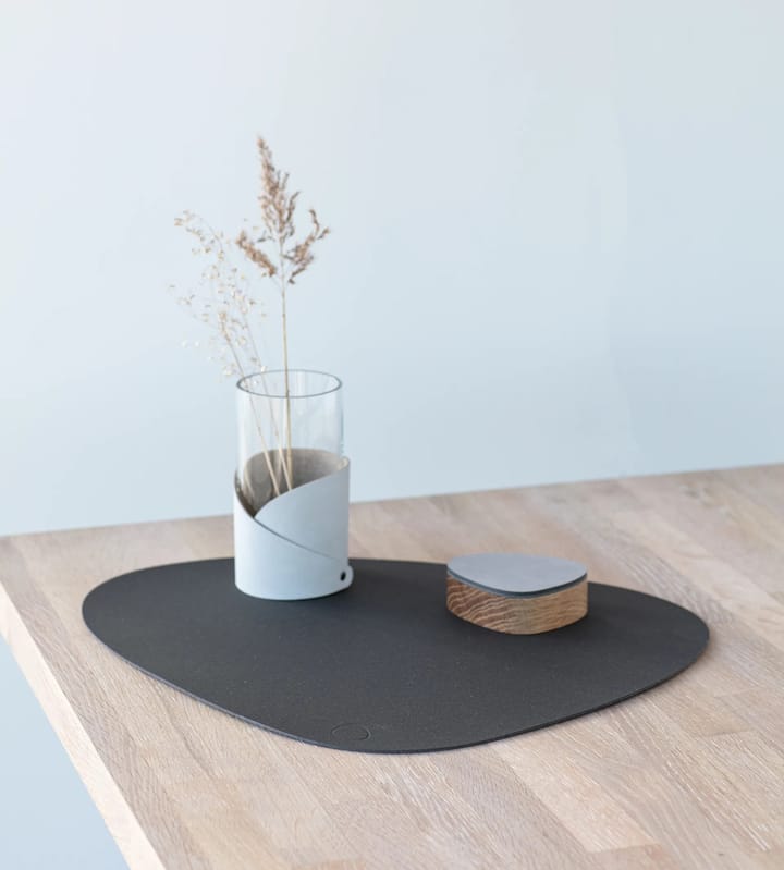 Core placemat curve L, Flecked anthracite LIND DNA