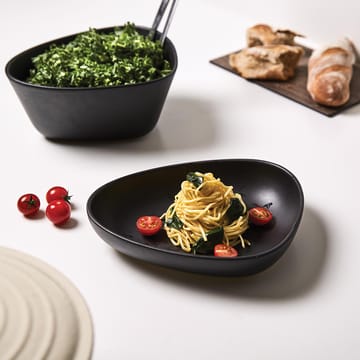 Curve Stoneware deep plate 19x22 cm - black - LIND DNA