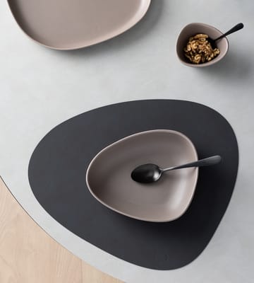 Curve Stoneware deep plate 19x22 cm - Warm Grey - LIND DNA