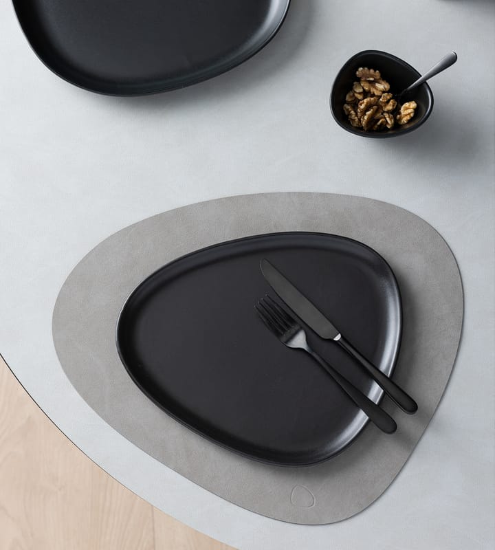 Curve Stoneware plate 26x30 cm, black LIND DNA