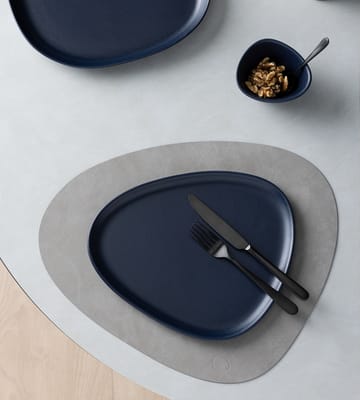 Curve Stoneware plate 26x30 cm - navy blue - LIND DNA