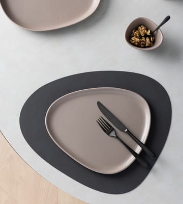 Curve Stoneware plate 26x30 cm - Warm Grey - LIND DNA