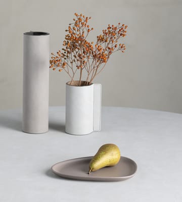 Curve Stoneware small plate 19x22 cm - Warm Grey - LIND DNA